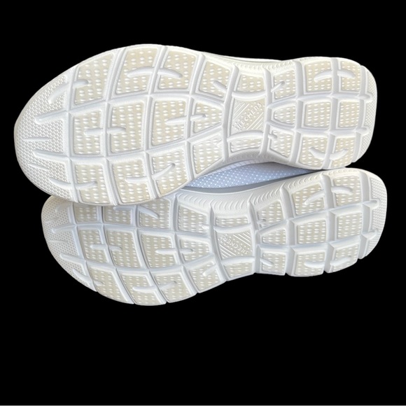 Sketchers memory foam white and silver slip on sneakers size 8.5 - Picture 4 of 6